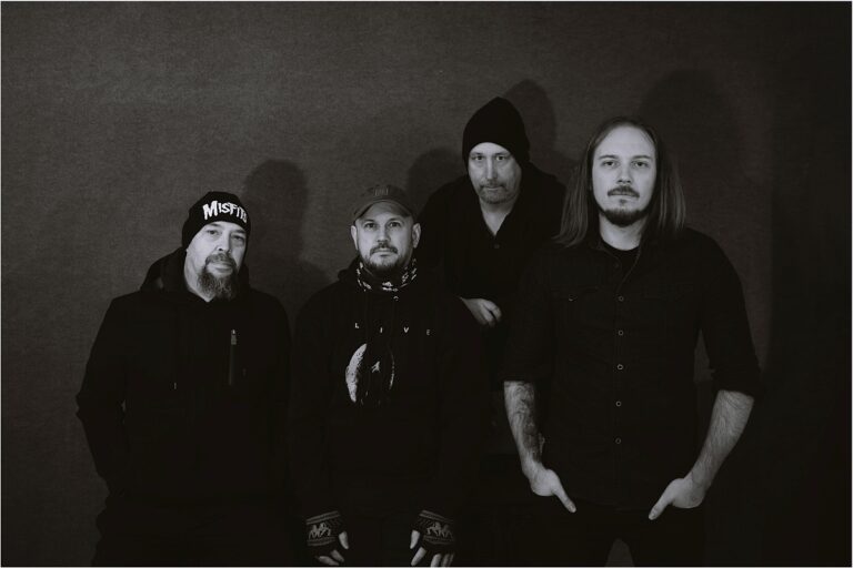 FACE_DOWN_HERO_band_1_sml_credit_Christina_Geiger