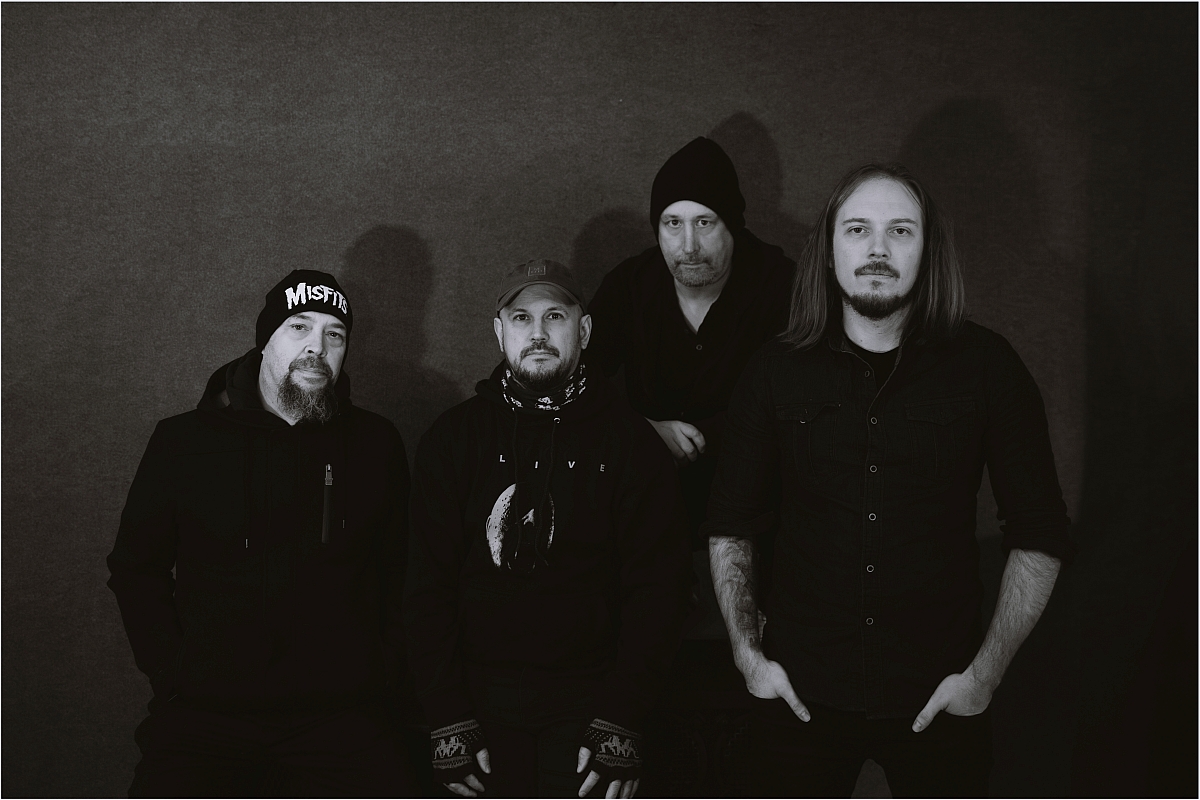 FACE_DOWN_HERO_band_1_sml_credit_Christina_Geiger