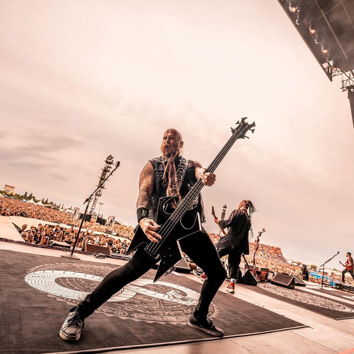 FIVE FINGER DEATH PUNCH