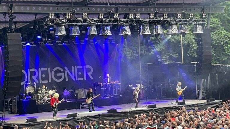 FOREIGNER LIVE