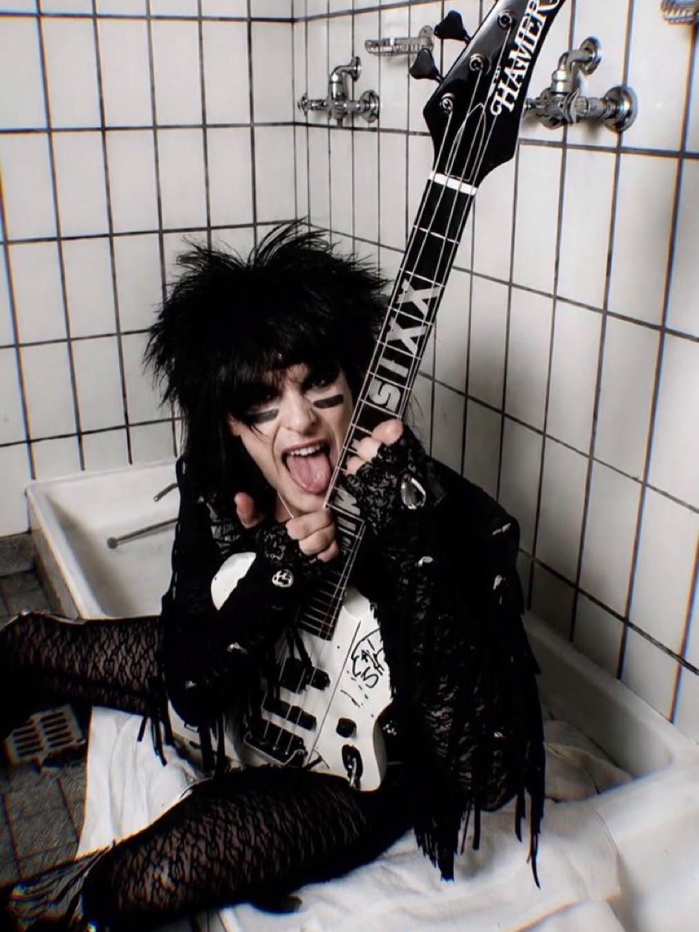 NIKKI SIXX